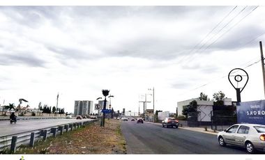 Locales en renta - Plaza Stop Lomas - acceso periférico