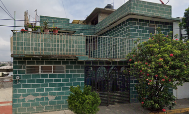 Venta de casa en San Juan Ixtacala, Atizapán !Adquiérela a buen costo!