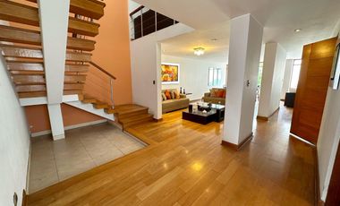 VENTA DE CASA EN URB. LAS MAGNOLIAS SURCO