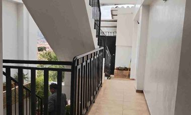 CASA EN VENTA 650M2 EN TANDAPATA SAN BLAS CUSCO ALTAMENTE TURÍSTICO