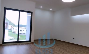 CASA NUEVA EN BOSQUE REAL CON CELDAS SOLARES Y EXCELENTE UBICACION.