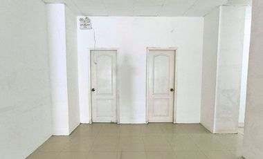 Se renta local comercial en el Centro de Machala