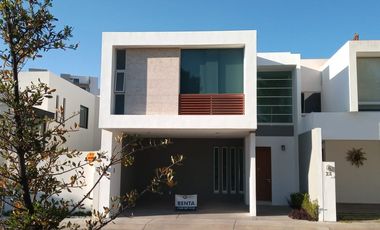 Casa en Renta en Horizontes 2, 3 recamaras, Frente a Jardin