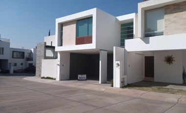 Casa en Renta en Horizontes 2, 3 recamaras, Frente a Jardin