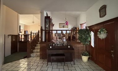 CAMPANARIO OPORTUNIDAD CASA EN DESNIVELES CON ALBERCA ABAJO VALOR DE AVALUO