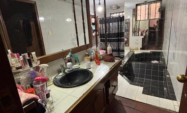 CAMPANARIO OPORTUNIDAD CASA EN DESNIVELES CON ALBERCA ABAJO VALOR DE AVALUO