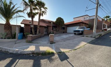 CAMPANARIO OPORTUNIDAD CASA EN DESNIVELES CON ALBERCA ABAJO VALOR DE AVALUO