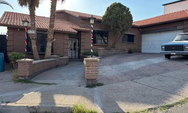 CAMPANARIO OPORTUNIDAD CASA EN DESNIVELES CON ALBERCA ABAJO VALOR DE AVALUO