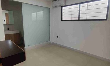 Urdesa Norte Casa recién remodelada 3 dormitorios un a planta con garaje excelentes  acabados!! Para oficina o vivienda