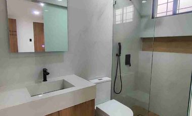 Urdesa Norte Casa recién remodelada 3 dormitorios un a planta con garaje excelentes  acabados!! Para oficina o vivienda