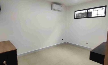 Urdesa Norte Casa recién remodelada 3 dormitorios un a planta con garaje excelentes  acabados!! Para oficina o vivienda