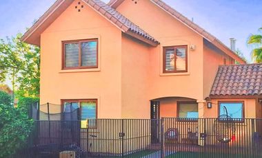 Hermosa casa 4D+3B en condominio muy seguro