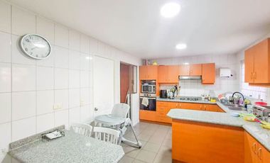 Hermosa casa 4D+3B en condominio muy seguro