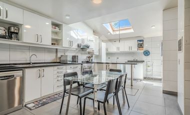 3 D, 3 B, Sala De Estar, Escritorio, Serv Completos. Jardín con piscina