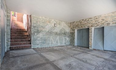 3 D, 3 B, Sala De Estar, Escritorio, Serv Completos. Jardín con piscina