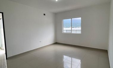 Casa en venta ubicada en Cumbres de Santiago