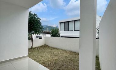 Casa en venta ubicada en Cumbres de Santiago