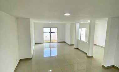 Casa en venta ubicada en Cumbres de Santiago