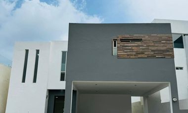 Casa en venta ubicada en Cumbres de Santiago