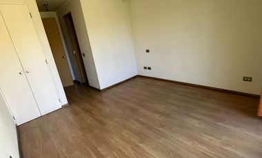 Casa 4d/3b En Condominio, Desocupada