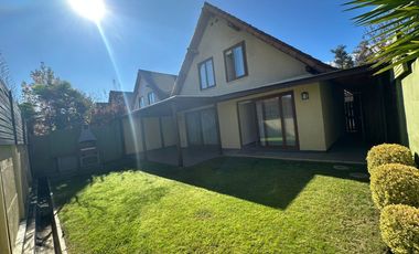 Casa 4d/3b En Condominio, Desocupada