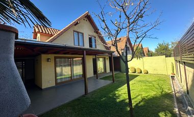 Casa 4d/3b En Condominio, Desocupada