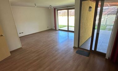 Casa 4d/3b En Condominio, Desocupada