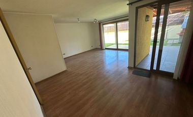 Casa 4d/3b En Condominio, Desocupada