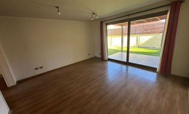 Casa 4d/3b En Condominio, Desocupada