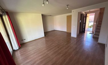 Casa 4d/3b En Condominio, Desocupada