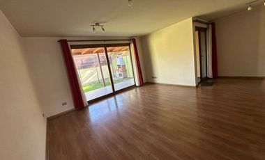 Casa 4d/3b En Condominio, Desocupada