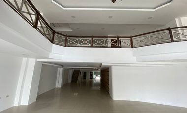 Centro Machala Amplio Local Comercial