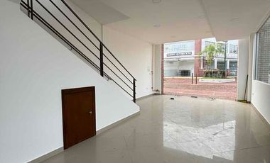 Se Alquila Local Frente a la Ria en el Centro Comercial Mix Center de 171m2 incluye IVA y Alicuota