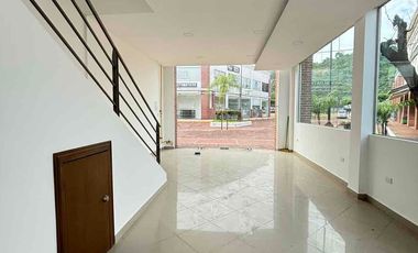 Se Alquila Local Frente a la Ria en el Centro Comercial Mix Center de 171m2 incluye IVA y Alicuota