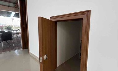 Se Alquila Local Frente a la Ria en el Centro Comercial Mix Center de 171m2 incluye IVA y Alicuota