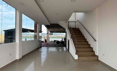 Se Alquila Local Frente a la Ria en el Centro Comercial Mix Center de 171m2 incluye IVA y Alicuota