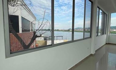 Se Alquila Local Frente a la Ria en el Centro Comercial Mix Center de 171m2 incluye IVA y Alicuota