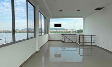 Se Alquila Local Frente a la Ria en el Centro Comercial Mix Center de 171m2 incluye IVA y Alicuota