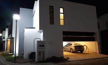 CASA EN RENTA EN  PUEBLA, EN FRAC. REAL DE ZAVALETA. CASA MUY LINDA SEMINUEVA