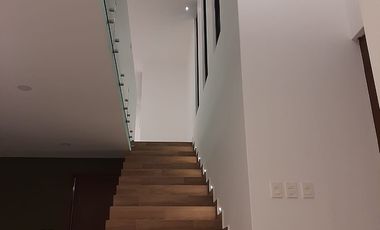 CASA EN RENTA EN  PUEBLA, EN FRAC. REAL DE ZAVALETA. CASA MUY LINDA SEMINUEVA