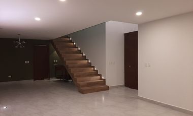 CASA EN RENTA EN  PUEBLA, EN FRAC. REAL DE ZAVALETA. CASA MUY LINDA SEMINUEVA