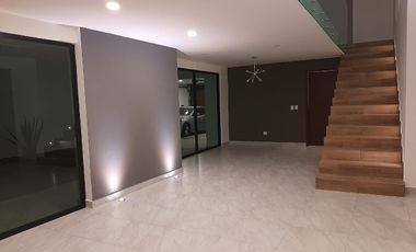 CASA EN RENTA EN  PUEBLA, EN FRAC. REAL DE ZAVALETA. CASA MUY LINDA SEMINUEVA