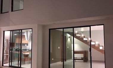 CASA EN RENTA EN  PUEBLA, EN FRAC. REAL DE ZAVALETA. CASA MUY LINDA SEMINUEVA