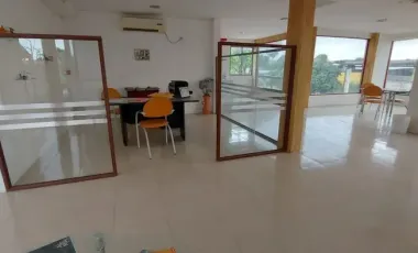 Edificio comercial en venta en Tonsupa