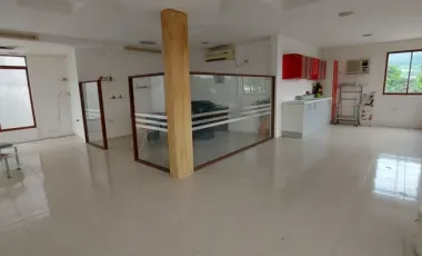 Edificio comercial en venta en Tonsupa