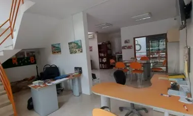 Edificio comercial en venta en Tonsupa