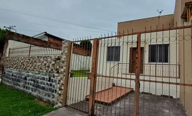 Casa una planta amplio jardín un dormitorio un parqueadero en la Armenia $240 incluida alicuota.