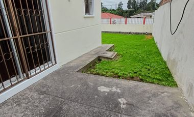 Casa una planta amplio jardín un dormitorio un parqueadero en la Armenia $240 incluida alicuota.