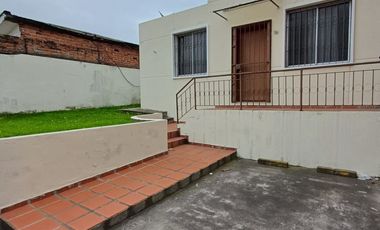 Casa una planta amplio jardín un dormitorio un parqueadero en la Armenia $240 incluida alicuota.