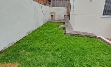Casa una planta amplio jardín un dormitorio un parqueadero en la Armenia $240 incluida alicuota.